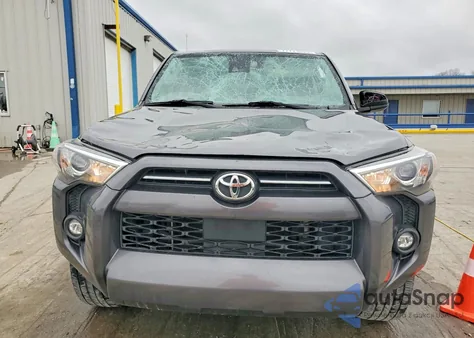 2022 Toyota 4Runner Sr5 z USA, uszkodzony, nr VIN JTEEU5JR9N5261573